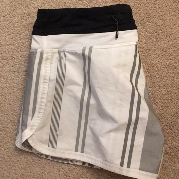 Lululemon Groovy Run Short 6 - Picture 14 of 14
